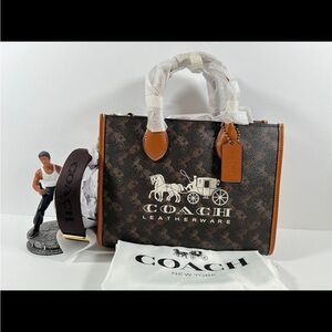 NWT ace Coach horse and carriage 26 tote handle drop 3.25”, L10.25”xW4.75”xH8”,